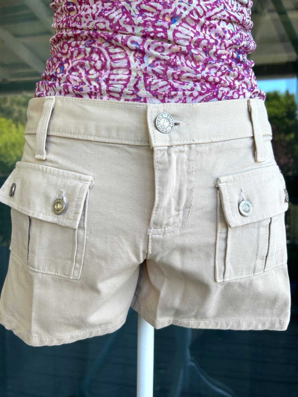 Juicy Couture Jeans Y2K NWOT Cotton Low-Rise Cargo Shorts Size 27 Beige color